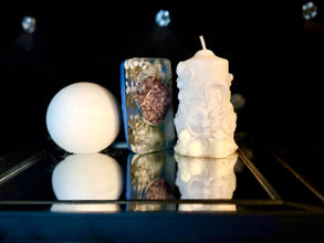 Lunar Rite Box- A monthly ritual experience aligned with life’s cycles, designed to support release, activation, and intentional manifestation. Each set includes curated ritual tools and a guided prompt, so you can work with the energy of the moment.